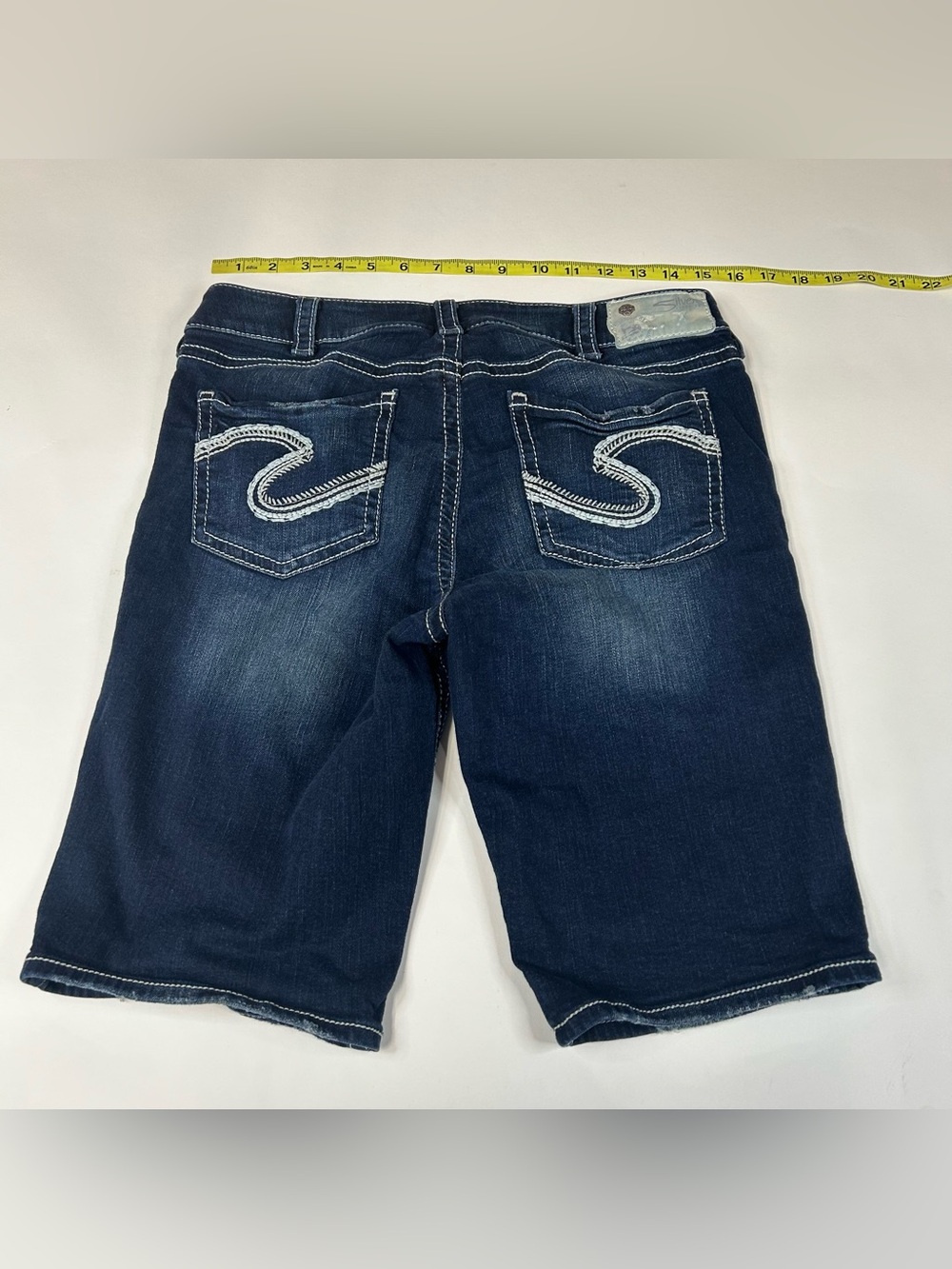 Silver Jeans Women’s Size W30/L11 Suki Mid Bermuda Jean Shorts Dark Wash #4209 - Picture 9 of 9